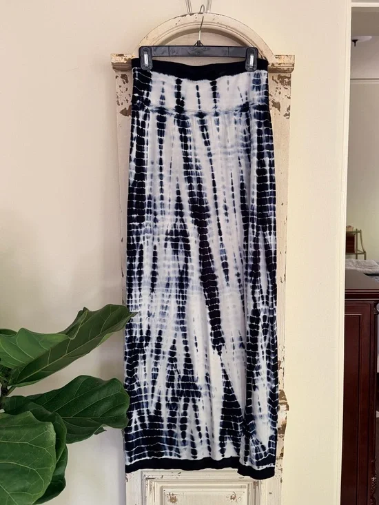 Athleta Navy and White Tie-Dye Maxi Skirt with Side Slit Size Small - Picture 5 of 6